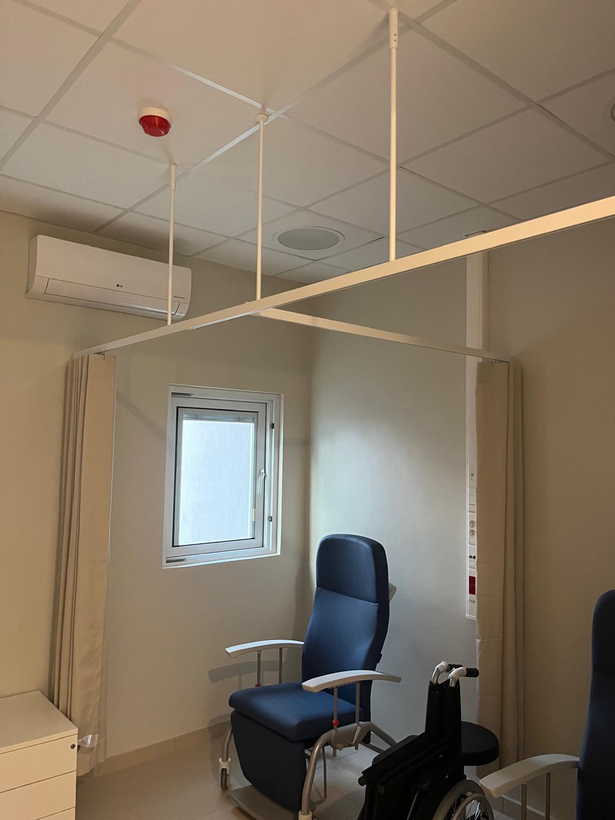 installation rails séparation environnement médical