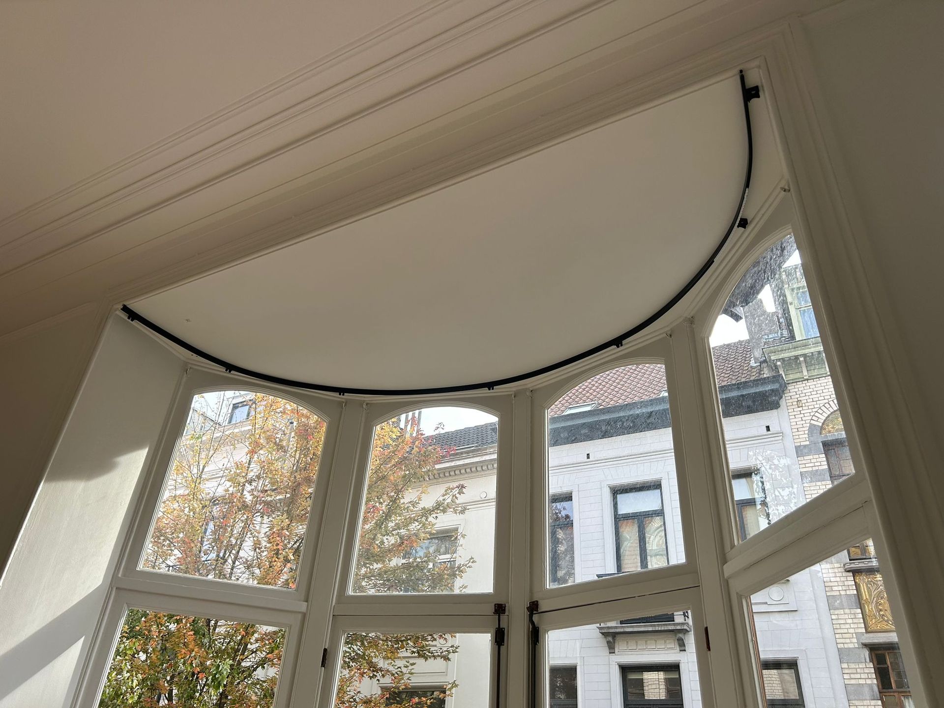 installation rails cintrés bureaux professionnels