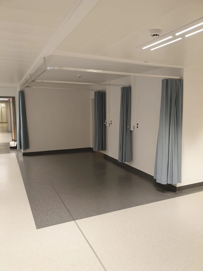 Rideaux non feu hôpital installation Cristalmed Belgique